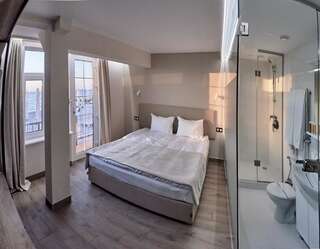 Отель Boutique Hotel Dacha Lanzheron Одесса Улучшенный двухместный номер с 1 кроватью или 2 отдельными кроватями и видом на море-2