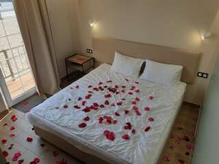 Отель Boutique Hotel Dacha Lanzheron Одесса Улучшенный двухместный номер с 1 кроватью или 2 отдельными кроватями и видом на море-8